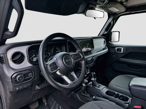 Used 2024 Jeep Wrangler Unlimited Sahara AWD/4WD image 9