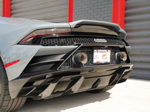 Used 2021 Lamborghini Huracan EVO image 5