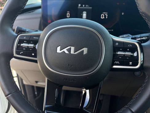Used 2026 Kia Carnival FWD image 30