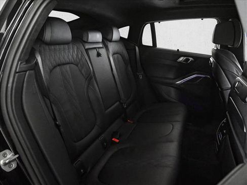 Used 2024 BMW X6 M60i image 21