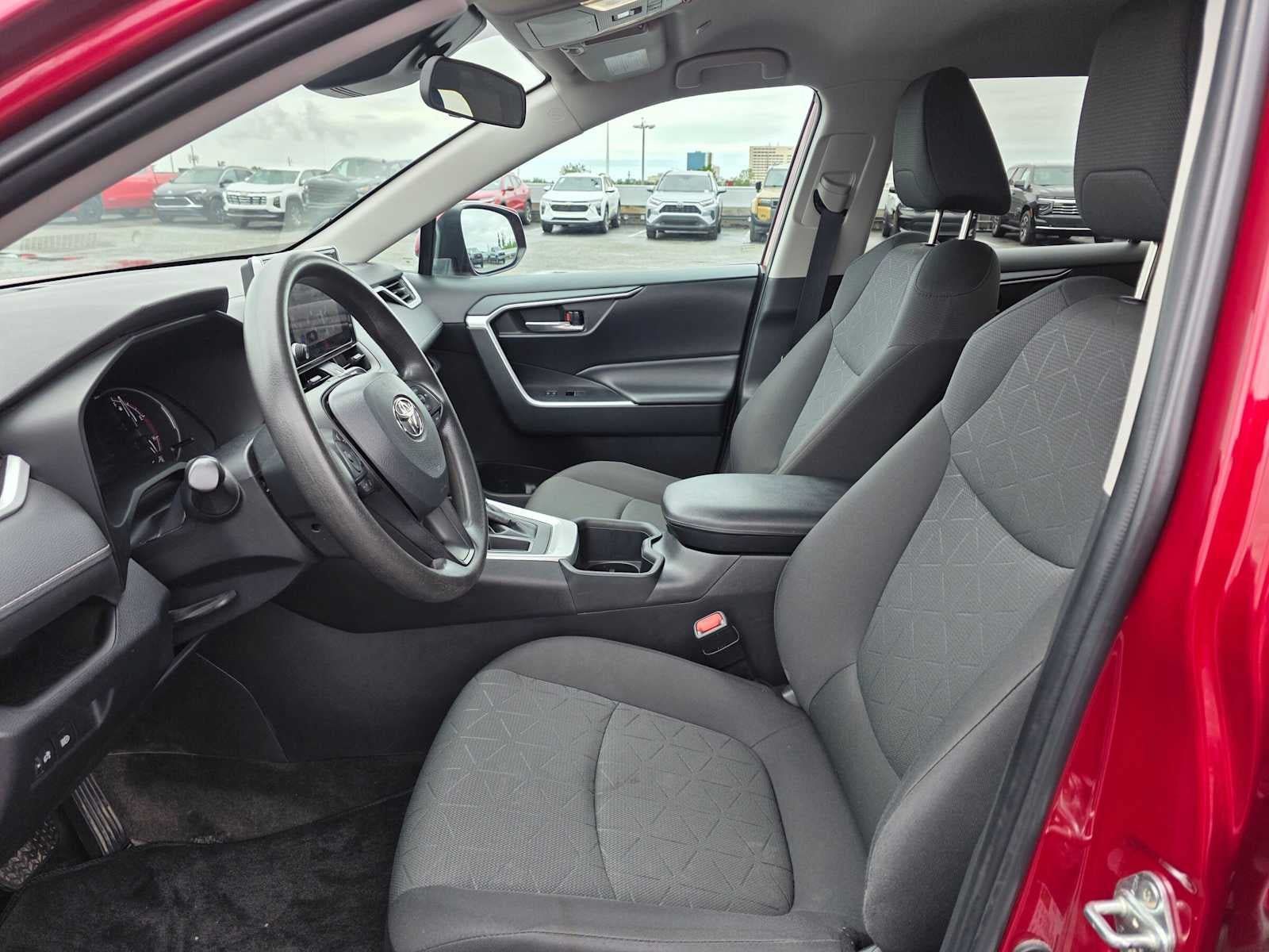 Used 2023 Toyota RAV4 XLE FWD image 20