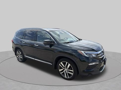Used 2017 Honda Pilot Touring image 3