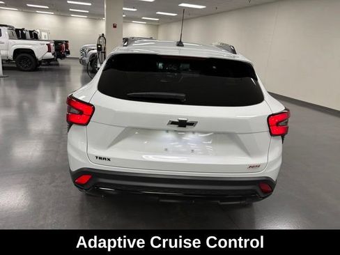 Used 2025 Chevrolet Trax RS w/ Driver Confidence Package FWD image 6