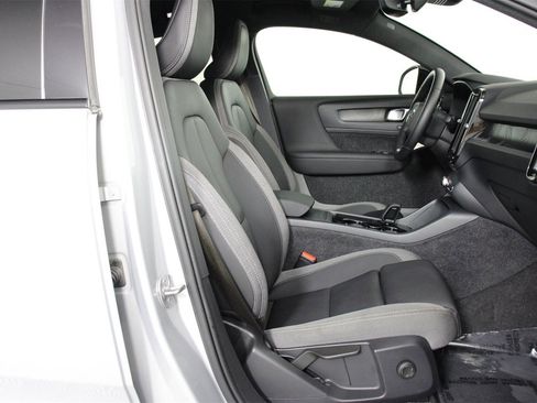 Certified 2023 Volvo C40 Recharge Core w/ Climate Package image 27