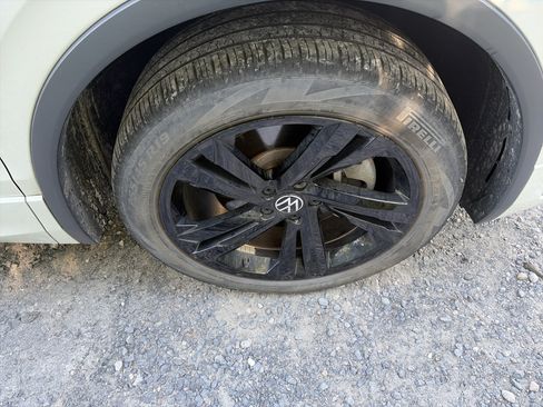 Used 2023 Volkswagen Tiguan SE R-Line AWD/4WD image 13