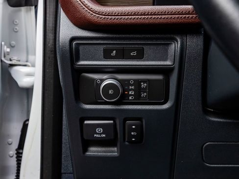 Used 2022 Ford Expedition Max Limited image 18