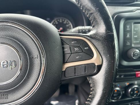 Used 2017 Jeep Renegade Limited FWD image 18
