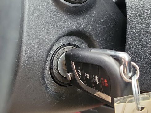 Used 2024 Toyota Corolla LE image 30