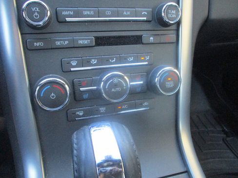 Used 2010 Lincoln MKS AWD image 29