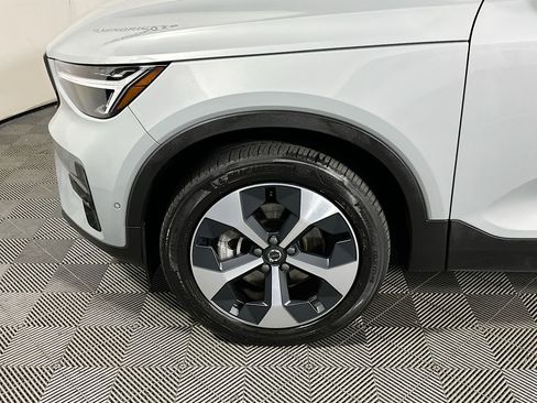 Used 2024 Volvo XC40 B5 Plus w/ Climate Package image 11