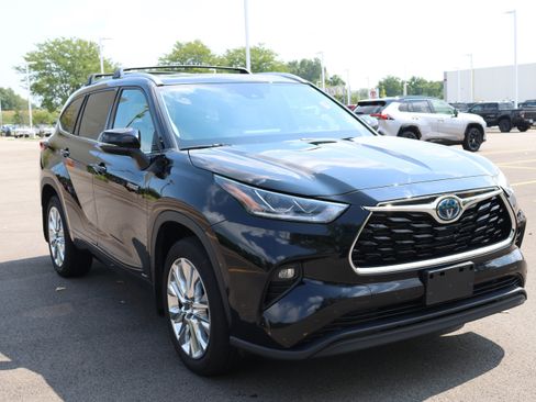 Used 2021 Toyota Highlander Limited AWD/4WD image 1