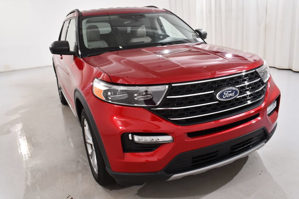 Used 2024 Ford Explorer XLT w/ Equipment Group 202A AWD/4WD image 4