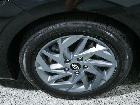 Used 2024 Hyundai Elantra SEL FWD image 11
