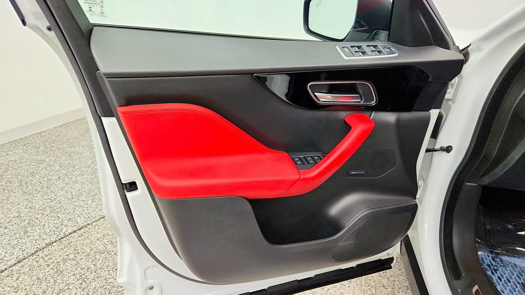 Used 2018 Jaguar F-PACE R-Sport AWD/4WD image 11