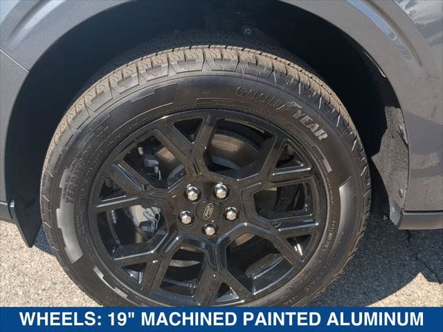 Certified 2025 Ford Maverick Lariat w/ Black Appearance Package AWD/4WD image 9