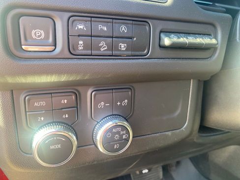Used 2024 GMC Yukon AT4 w/ Technology Package AWD/4WD image 9