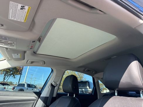 Used 2020 Volkswagen Jetta SE image 9