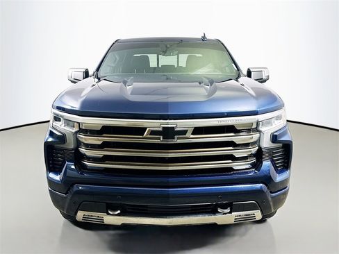 Used 2022 Chevrolet Silverado 1500 High Country w/ High Country Premium Package image 2