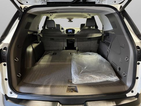Used 2020 Chevrolet Traverse LT w/ Driver Confidence II Package image 41