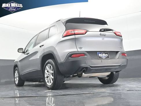 Used 2017 Jeep Cherokee Latitude FWD image 21