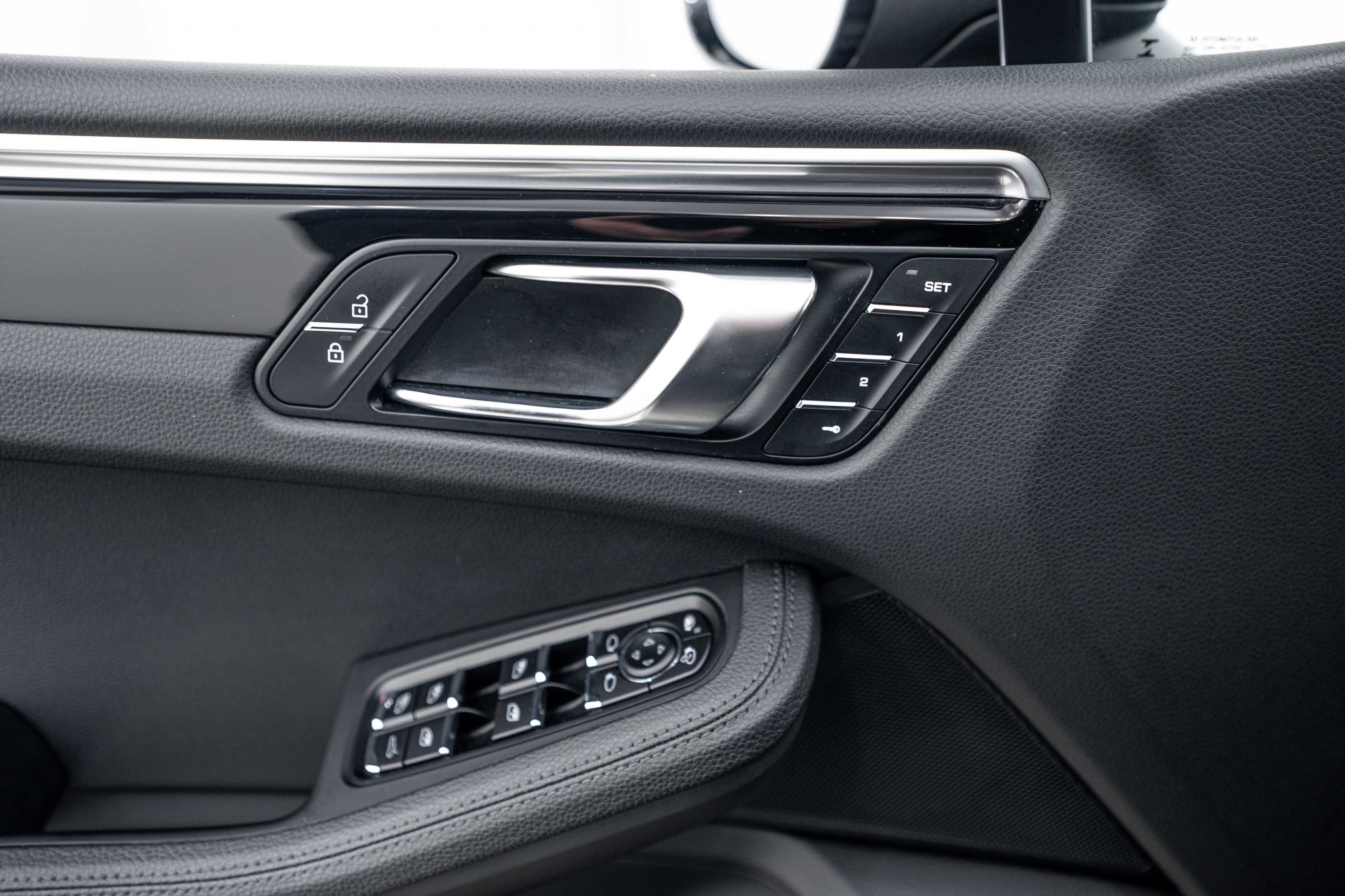 Certified 2021 Porsche Macan AWD/4WD image 15