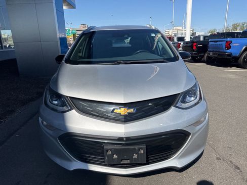Used 2017 Chevrolet Bolt Premier w/ Driver Confidence II Package FWD image 3