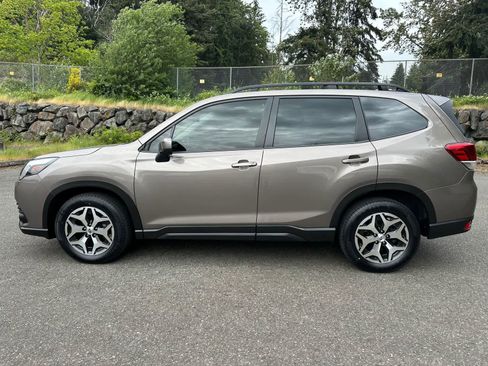 Certified 2022 Subaru Forester Premium AWD/4WD image 2
