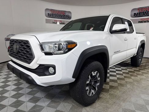 Used 2022 Toyota Tacoma TRD Off-Road AWD/4WD image 7