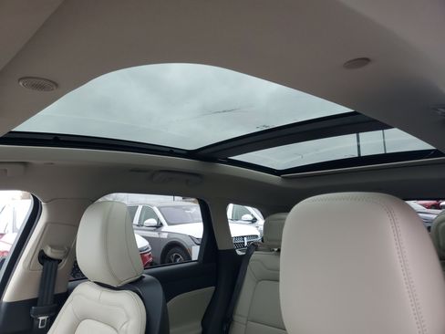 New 2026 Lincoln Corsair Premiere image 11