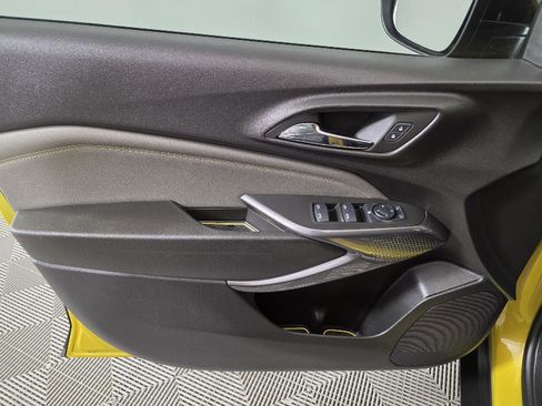 Used 2024 Chevrolet Trax ACTIV w/ Sunroof Package image 14