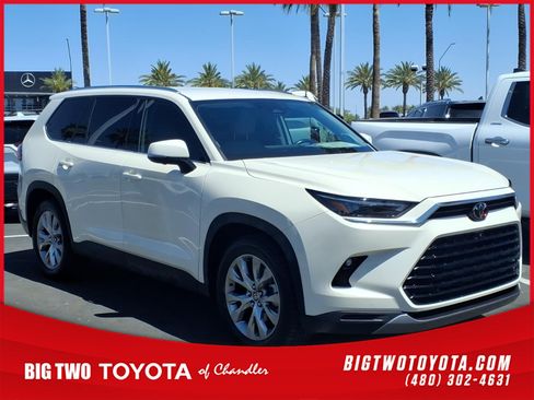 Used 2024 Toyota Grand Highlander FWD image 1