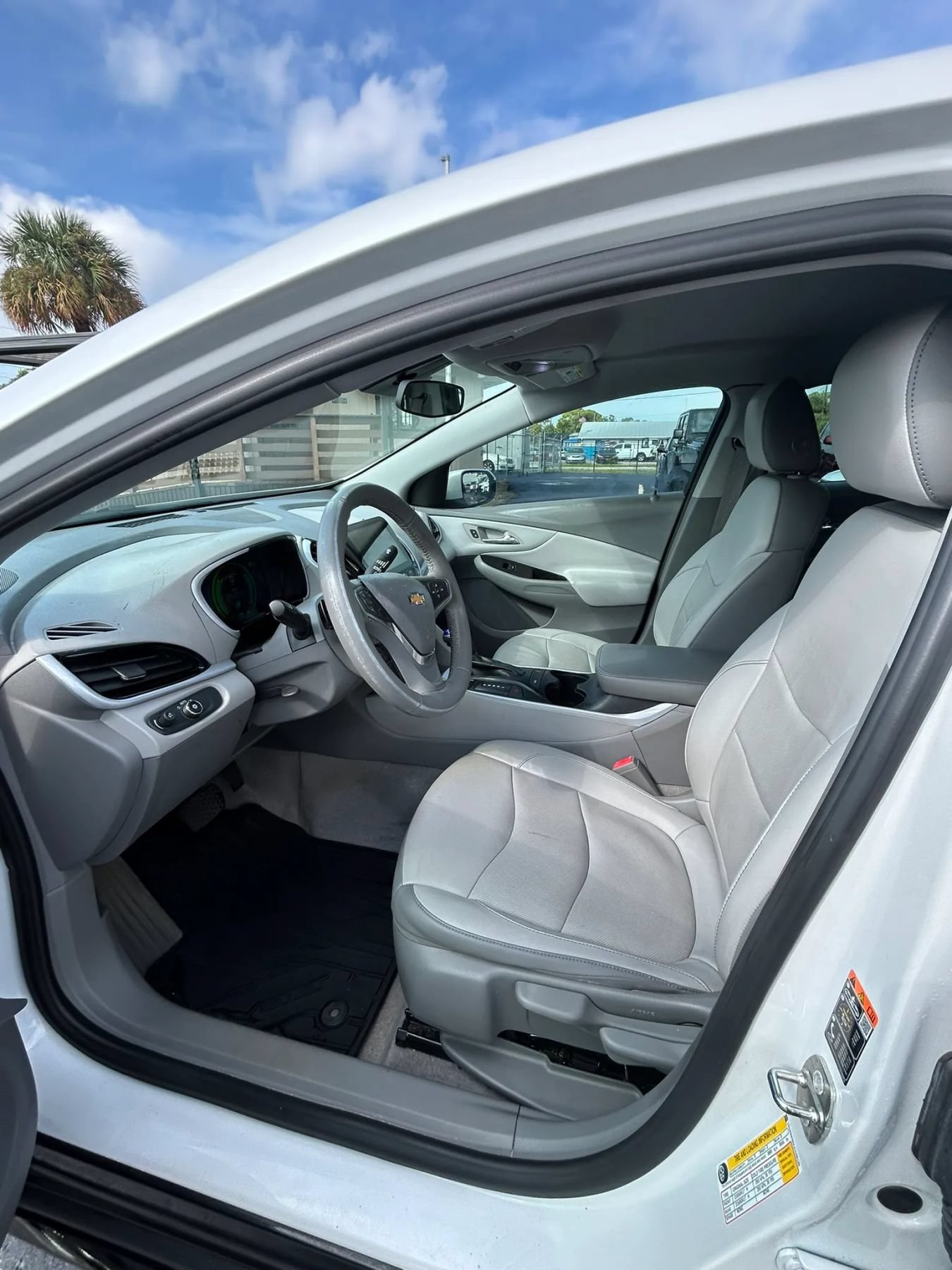 Used 2018 Chevrolet Volt LT w/ Comfort Package FWD image 23