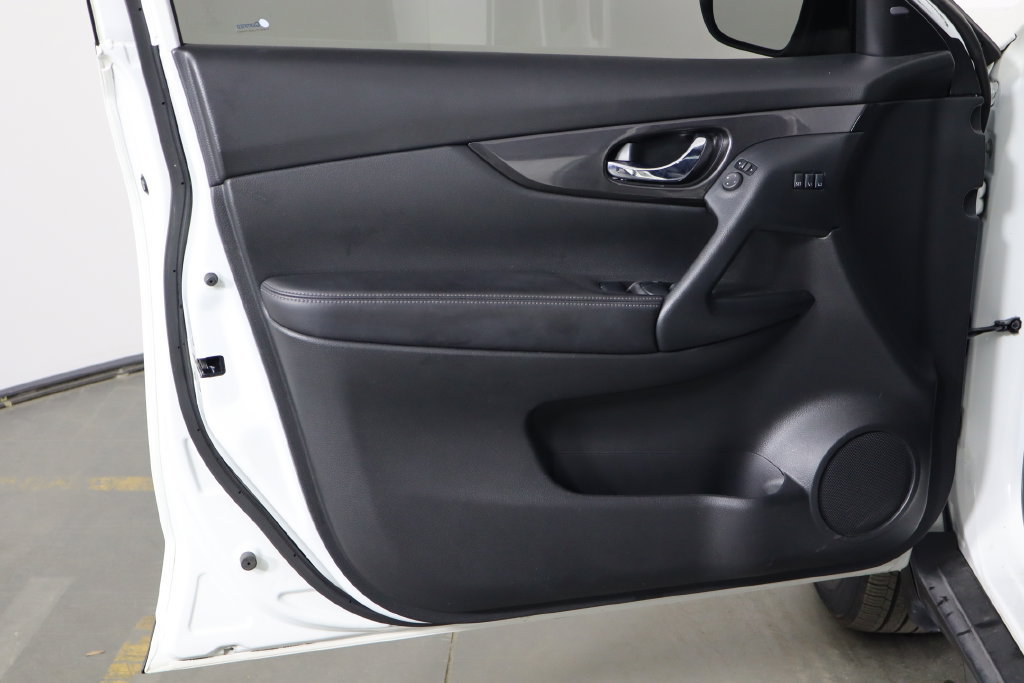 Used 2020 Nissan Rogue SV w/ Premium Package FWD image 19