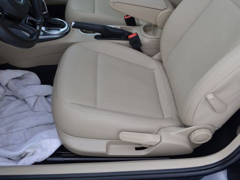 Used 2018 Volkswagen Beetle 2.0T SE image 24