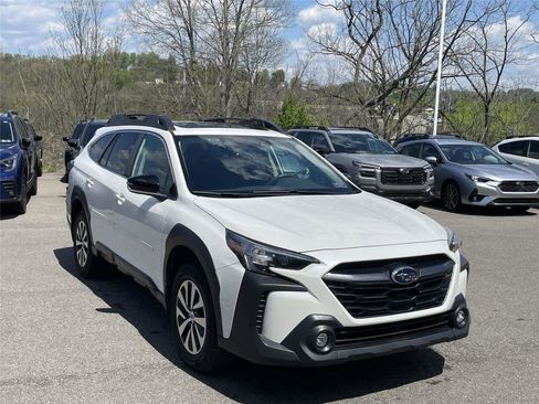 Used 2023 Subaru Outback Premium AWD/4WD image 7