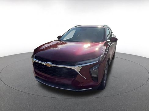 Used 2025 Chevrolet Trax LT FWD image 7