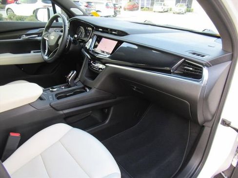 Used 2023 Cadillac XT6 Sport w/ Technology Package image 12