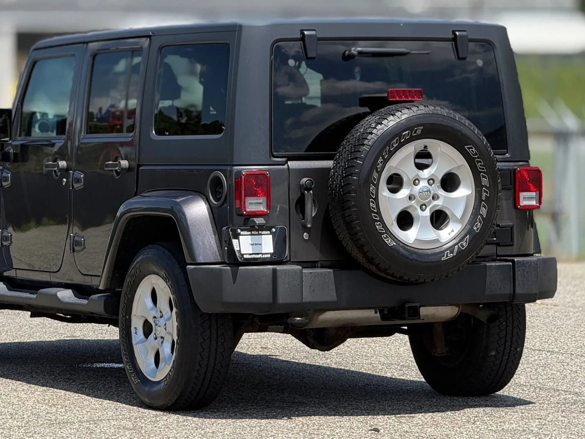 Used 2014 Jeep Wrangler Unlimited Sahara w/ Connectivity Group AWD/4WD image 16