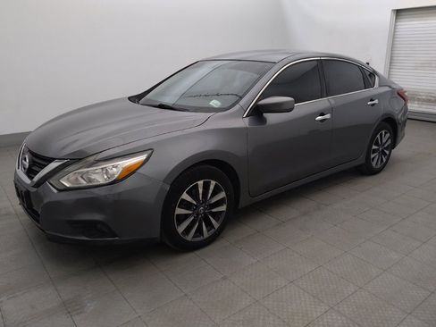 Used 2017 Nissan Altima 2.5 SV FWD image 2