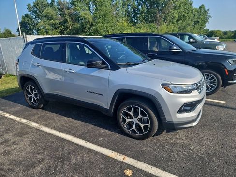 Used 2024 Jeep Compass Limited AWD/4WD image 3