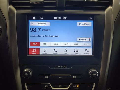 Used 2019 Ford Fusion SE FWD image 25