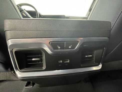 Used 2022 Chevrolet Silverado 1500 High Country w/ High Country Premium Package AWD/4WD image 15
