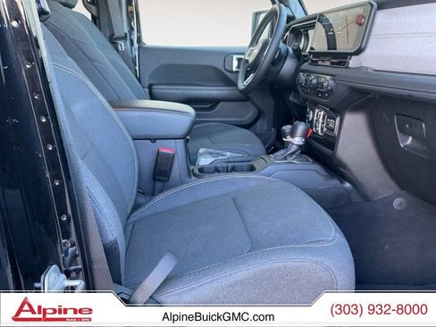 Used 2025 Jeep Wrangler Unlimited Sahara AWD/4WD image 15