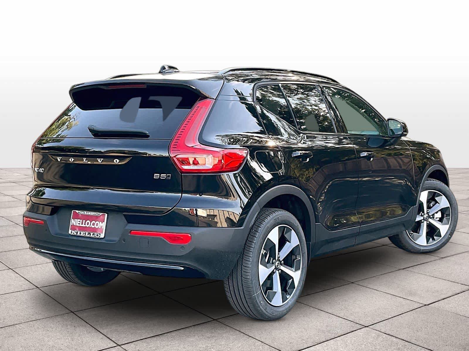 New 2026 Volvo XC40 B5 Core w/ Climate Package AWD/4WD image 4