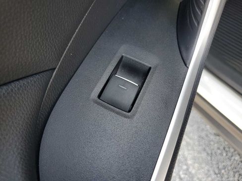 Used 2025 Toyota RAV4 XLE FWD image 13