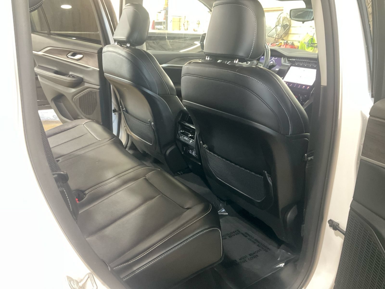Used 2023 Jeep Grand Cherokee Limited w/ Black Appearance Package AWD/4WD image 24