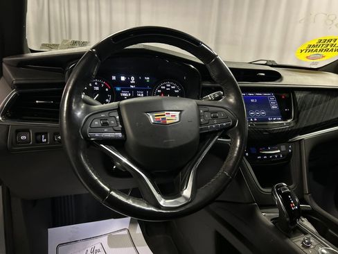Used 2024 Cadillac XT6 Premium Luxury w/ Technology Package AWD/4WD image 15