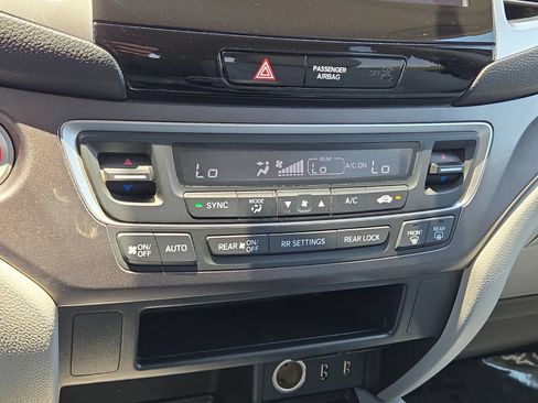 Used 2017 Honda Pilot EX image 29