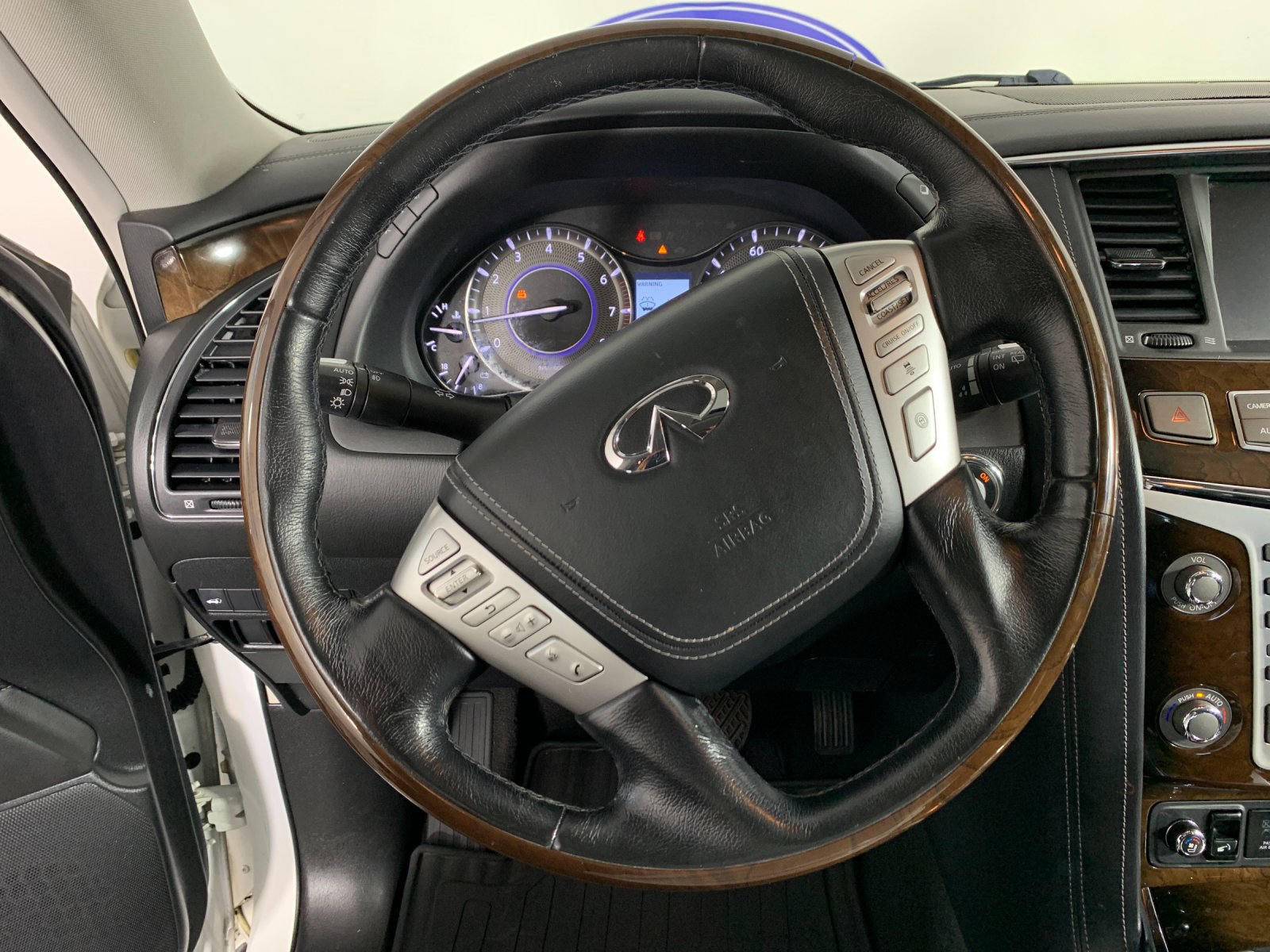 Used 2018 INFINITI QX80 4WD w/ Deluxe Technology Package image 21