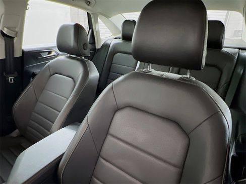 Used 2024 Volkswagen Jetta SE image 11